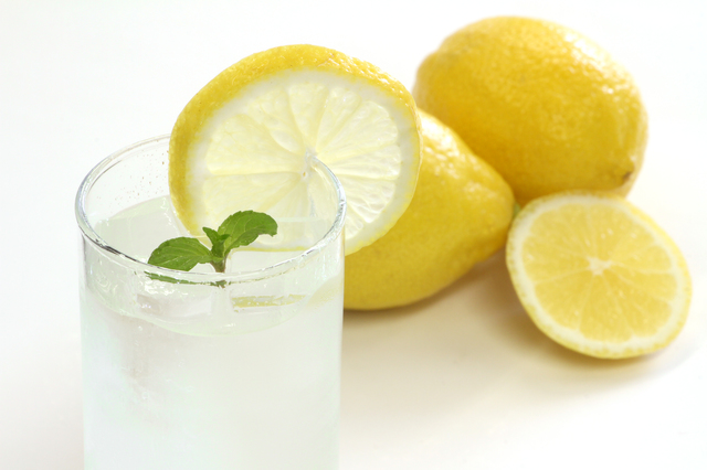 作り方 レモン水 20201年【レモン水】の作り方！冷凍で作り置き♫アメリカで長年飲んでいる理由とは？